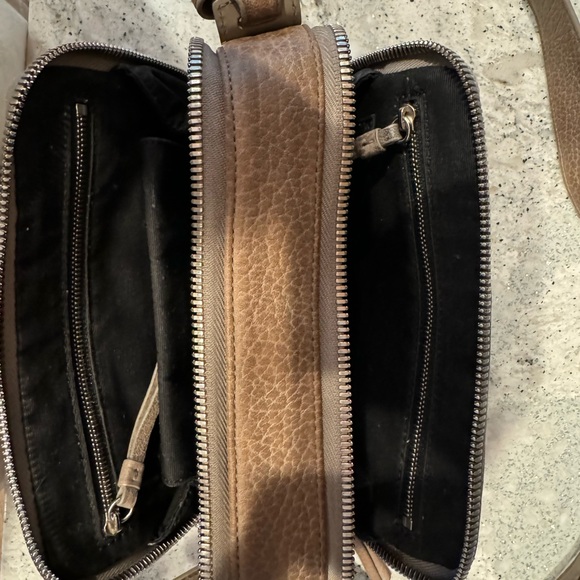 Allsaints Vincent crossbody bag in distressed thick taupe brown leather - Picture 3 of 6